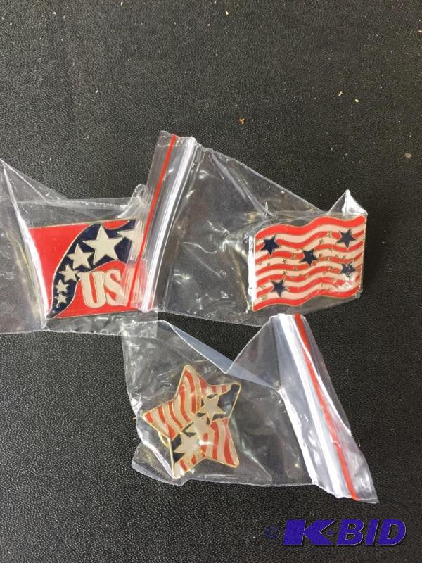 lot 302 image: Pin Backs Flags, Stars and USA