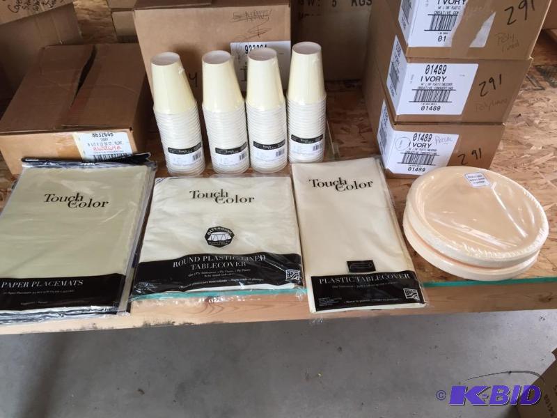 lot 64 image: Lot of Placemats, Table Covers, Plastic Plates , tumblers