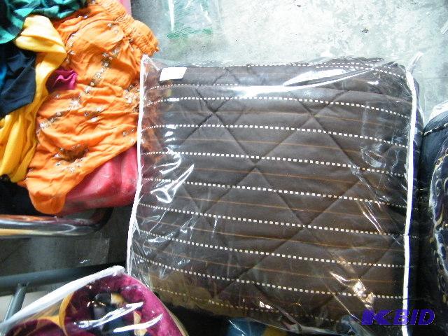 lot 76 image: Brown Comforter Set - King -&nbsp120 x 118 -...