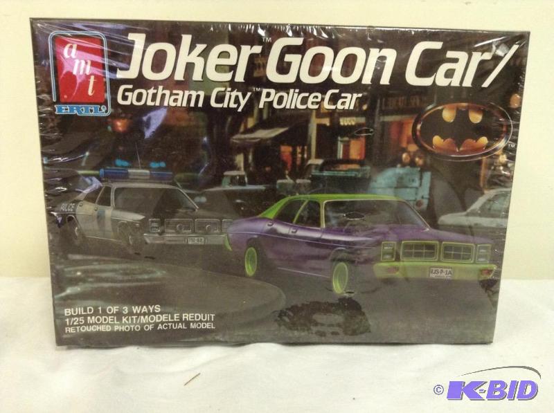 lot 23 image: Batman Ertl Model Kit Joker Goon CarGotham City Police Car