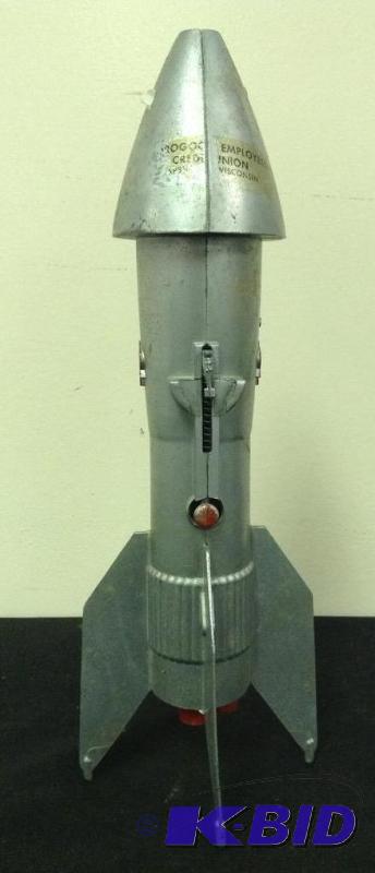 lot 24 image: Metal Spaceship Astro Mfg. Berzac Creation