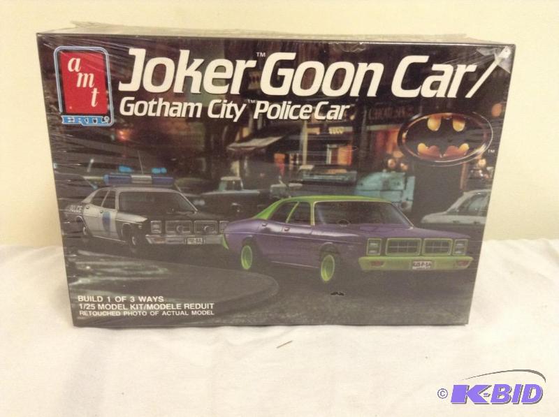 lot 33 image: Ertl Batman Joker Goon CarGotham City Police Car Model