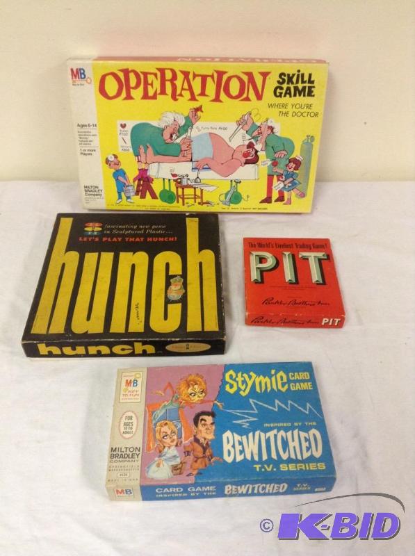 lot 68 image: Variety Lot of Vintage Games