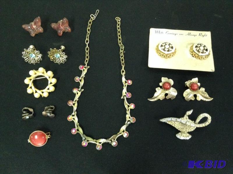 lot 88 image: Vintage ClipScrew Earrings, Brooches and Necklace
