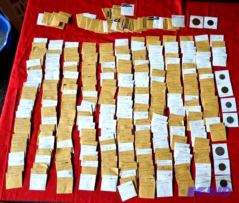Large lot of foreign coins - some old Some co...