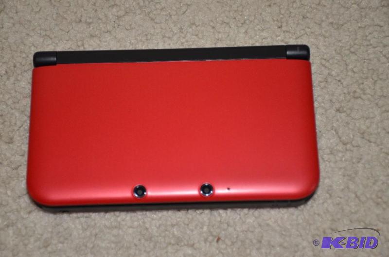 2 Nitendo 3DS XL both power up and one has lw...