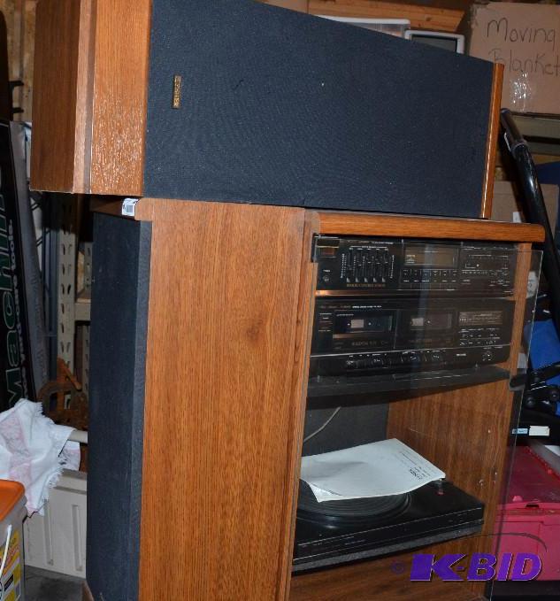 Fisher Entertainment Center, 2 Fisher speaker...