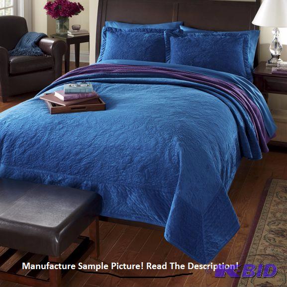 lot 48 image: Velour Turquoise Quilt - King - 100% polyeste...