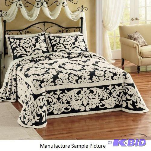 lot 9 image: Black and White Chenille King Bedspread and T...