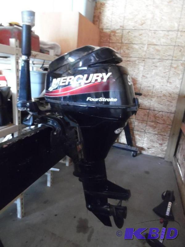 2004 9.9 Mercury 4 Stroke Motor and Gas Tank