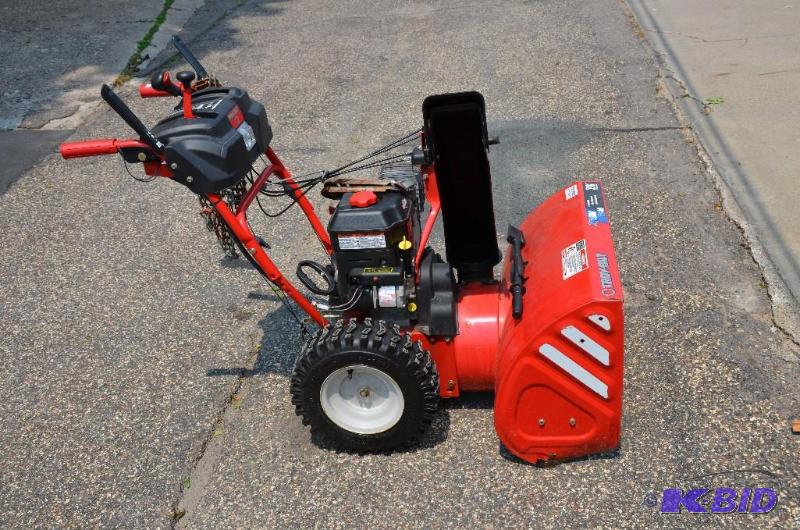 lot 102 image: TROY BUILT 28" 2 Stage Electric start Sn...