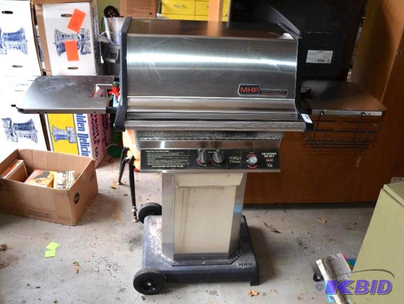 lot 103 image: MHP Optimum Series Grill...
