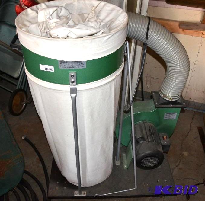 lot 117 image: Central Machinery Dust collector, 70 gallon, ...