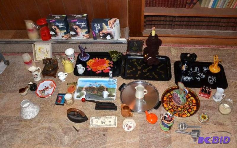 lot 152 image: Group of antiques and collectibles...