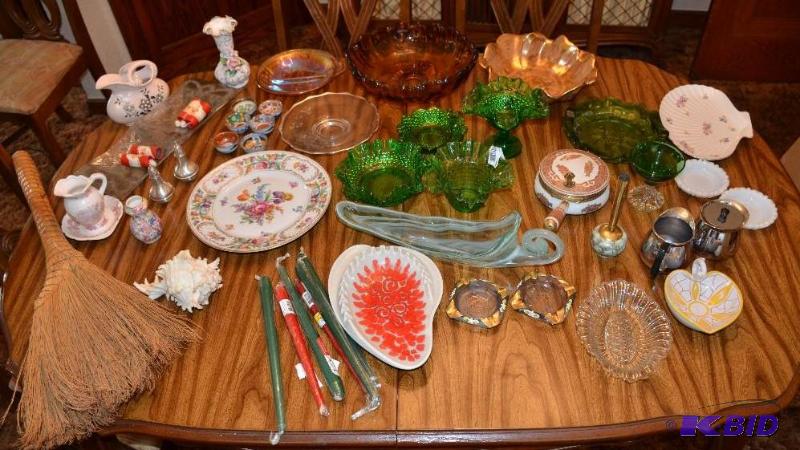 lot 166 image: Lot of Collectible glass- including Sunbeam c...