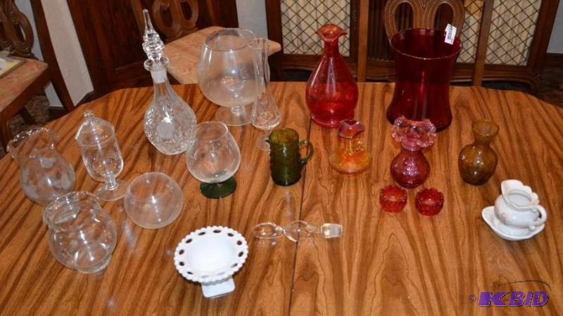 lot 167 image: Lot of collectible glass...