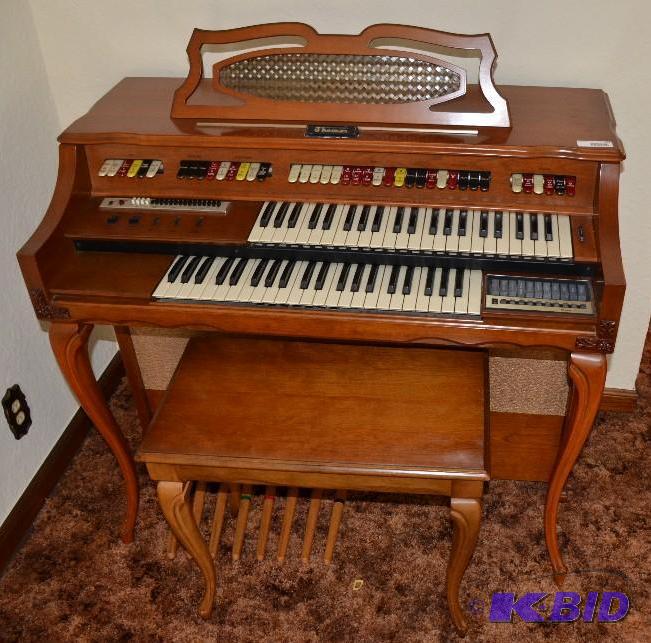 lot 177 image: Thomas organ...