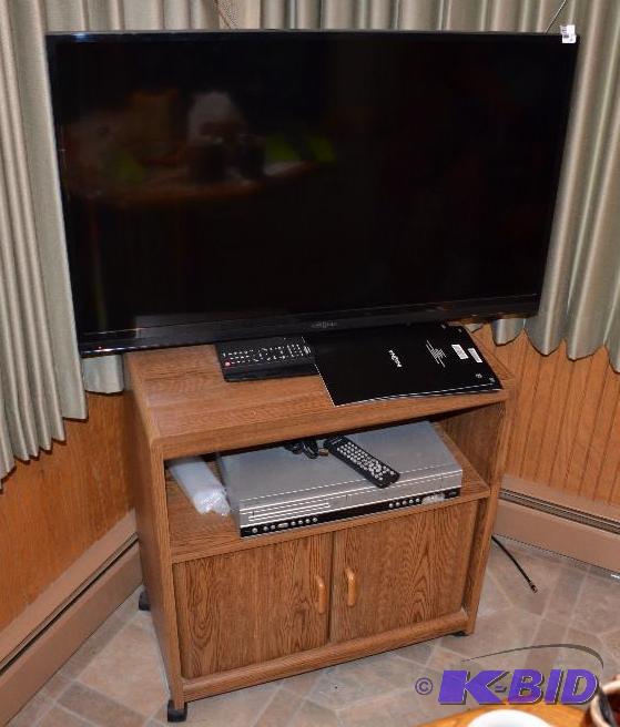 lot 31 image: Insigna 39" LED TV NS-39D400NA4 Papers f...