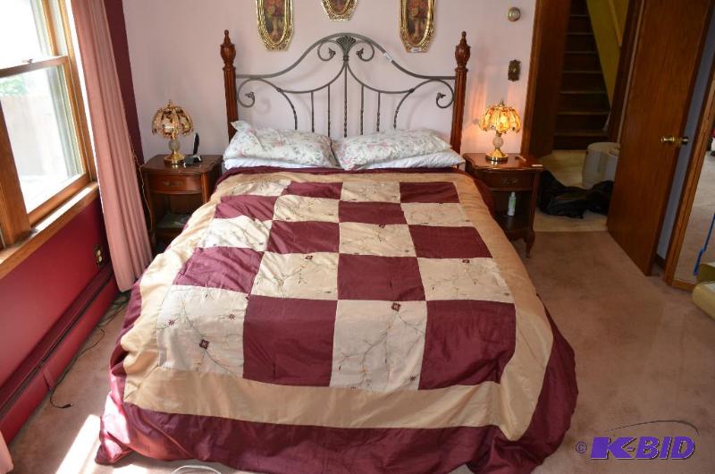 lot 33 image: Elegant queen&nbspbed frame of wood and meta...