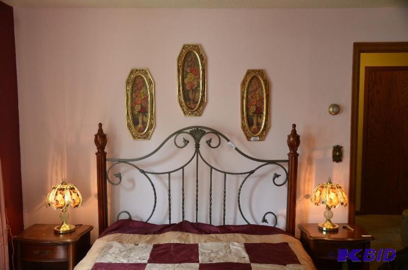 lot 42 image: 2 matching touch lamps&nbspwith beautiful gl...