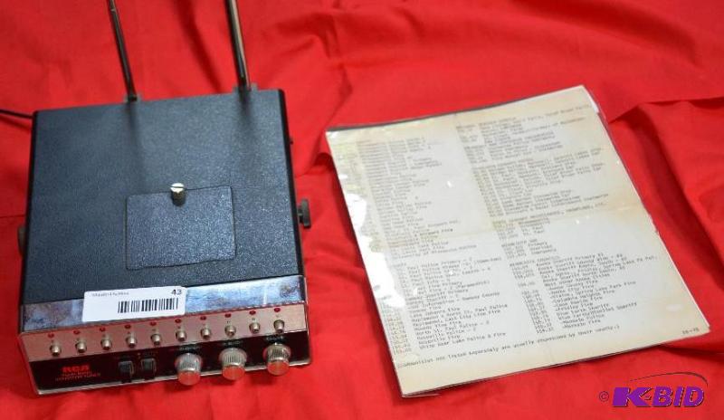 lot 43 image: Vintage RCA police scanner, model 16S400...