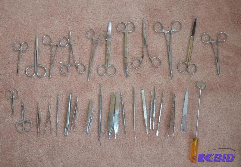 lot 44 image: Assortment of pedicure tools and scissors...
