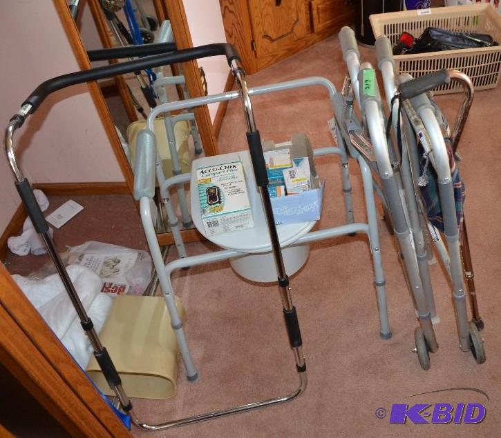 lot 54 image: Medical equipment, Accu-Chek diabeties monito...