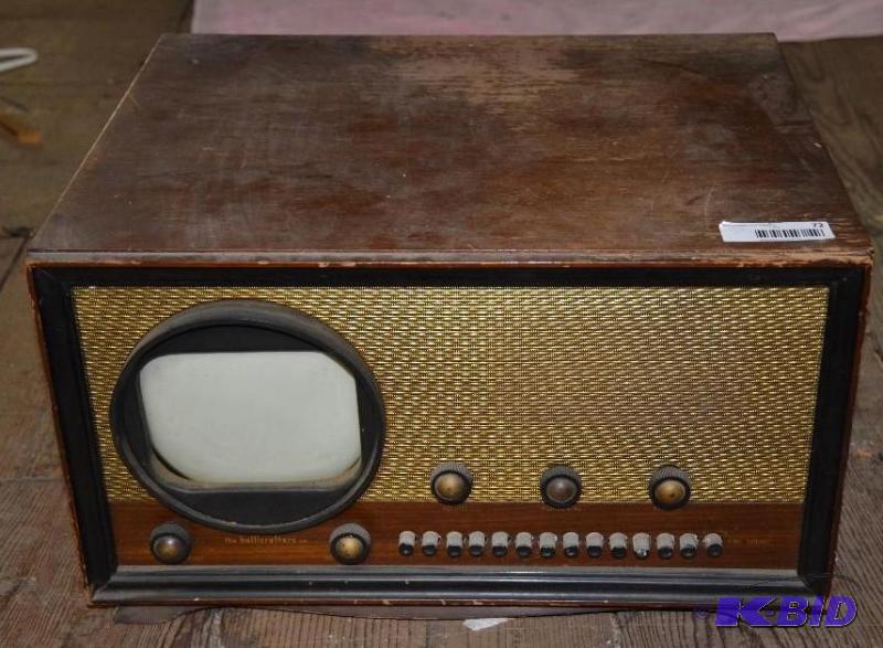 lot 72 image: Rare vintage Hallicrafters TV model 505 (T-54...