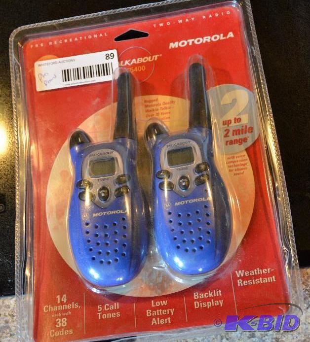 lot 89 image: 2&nbspWalkabout Motorola T5400&nbspWalkie T...