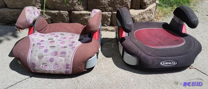 lot 25 image: 2 Graco Toddler Car Booster Seats