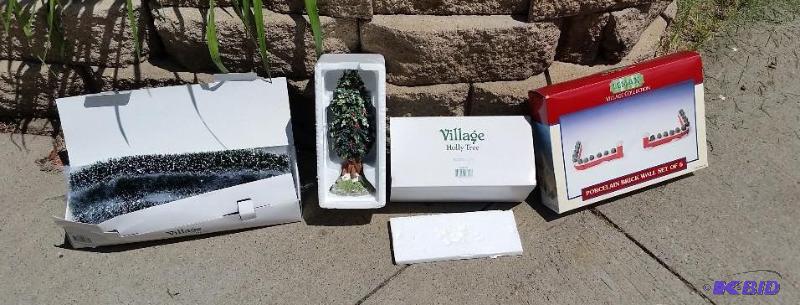 lot 33 image: Holiday Village set pieces