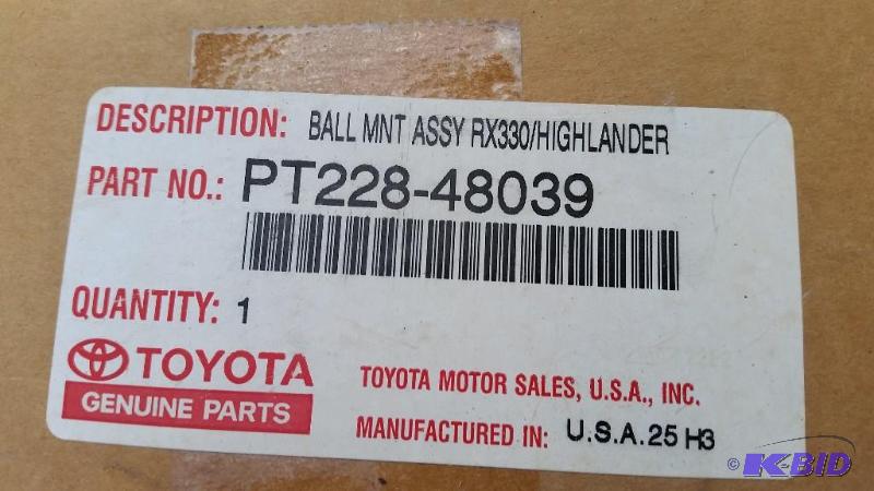 lot 49 image: Toyota Highlander Hitch 2.5 inch Drop.  No Ball