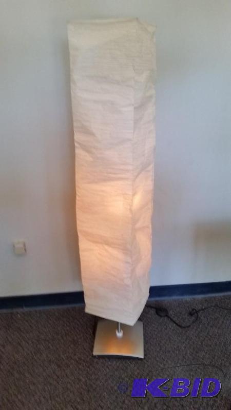 lot 52 image: Tall 3 Bulb Paper Lamp