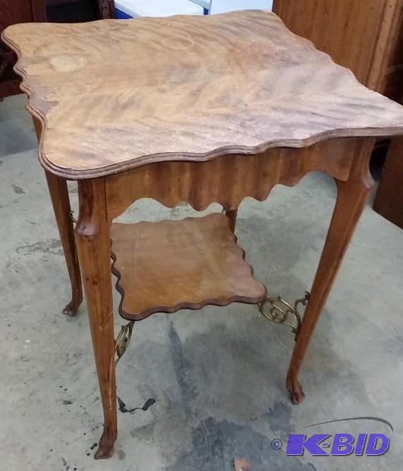 lot 56 image: Decorative Vintage Table Tiger Oak Wood.