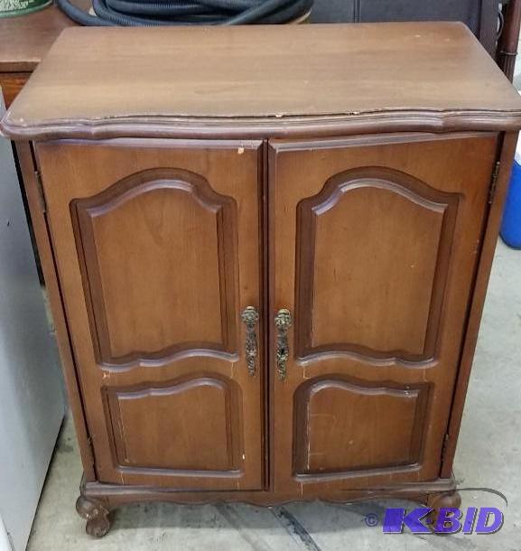 lot 58 image: Wood Record Cabinet