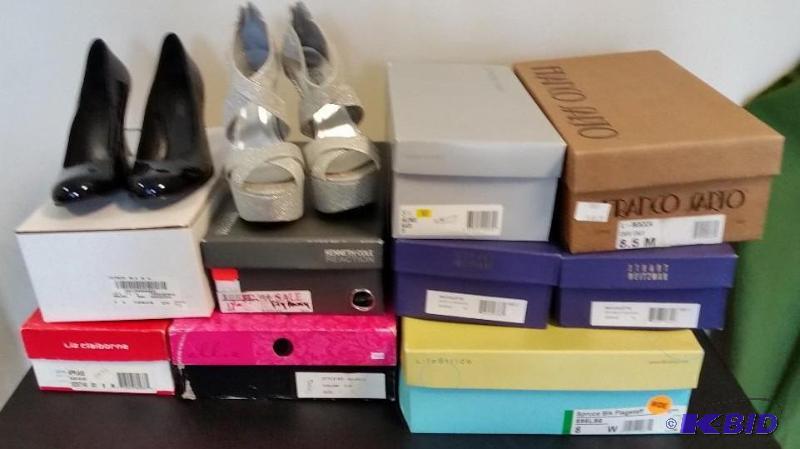 lot 64 image: Large Assortment of Ladies Shoes