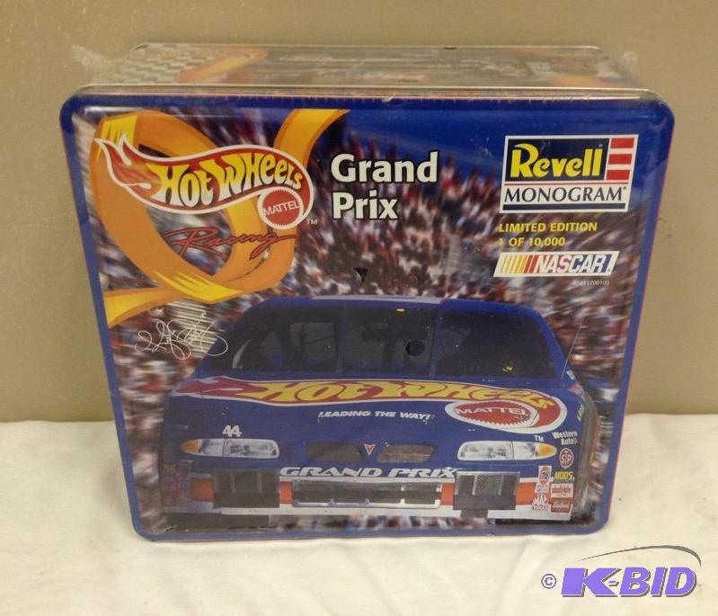 lot 11 image: Hot Wheels Grand Prix Model Kit in Collectible Tin