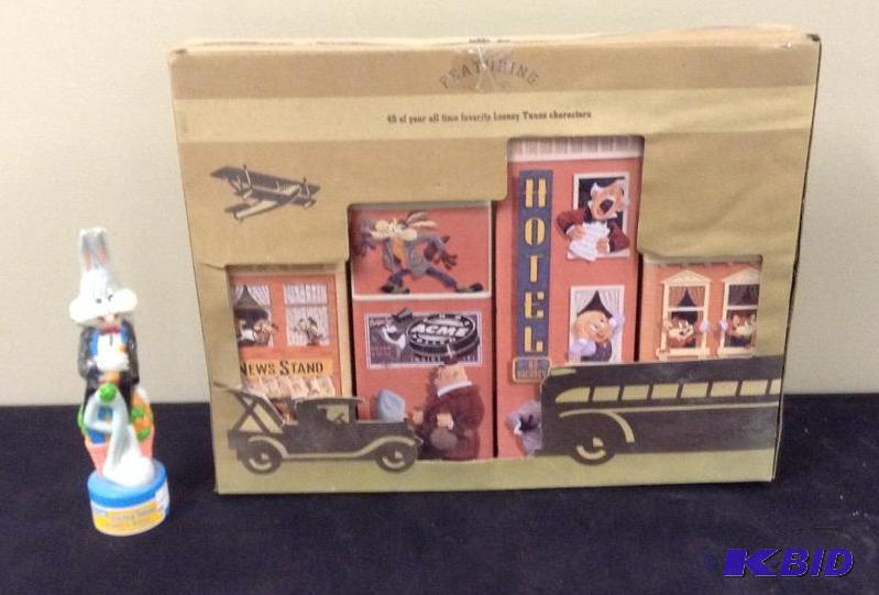 lot 18 image: Looney Tunes Collectibles