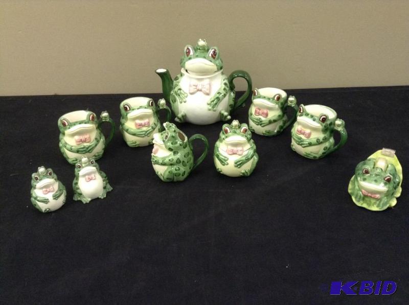 lot 45 image: Frog Decor