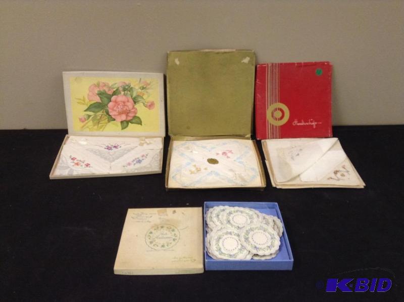 lot 50 image: Vintage Linens
