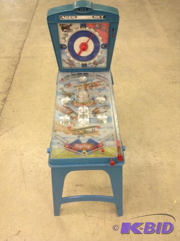 lot 79 image: Vintage kids plastic pinball arcade game as p...