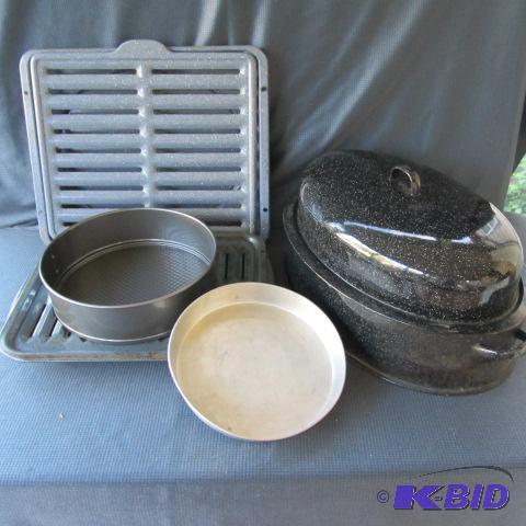 lot 100 image: Roaster, Bake Pans