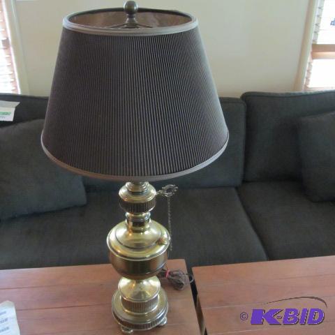 lot 106 image: Brass Table Lamp