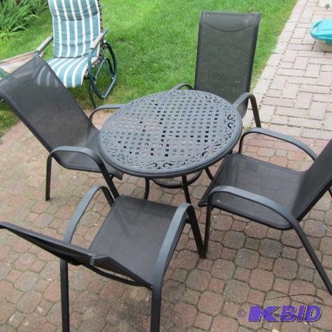 lot 117 image: Patio Table & 4 Chairs