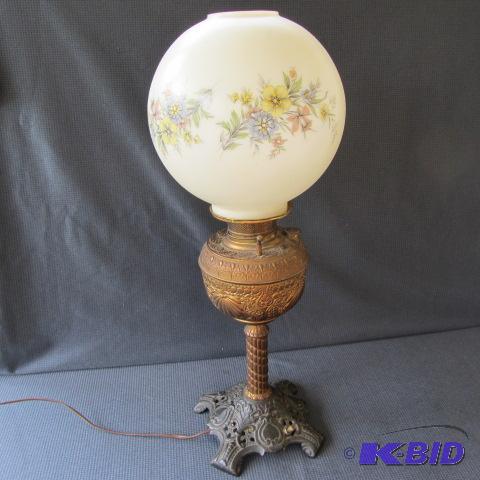 lot 12 image: Antique B&G Lamp