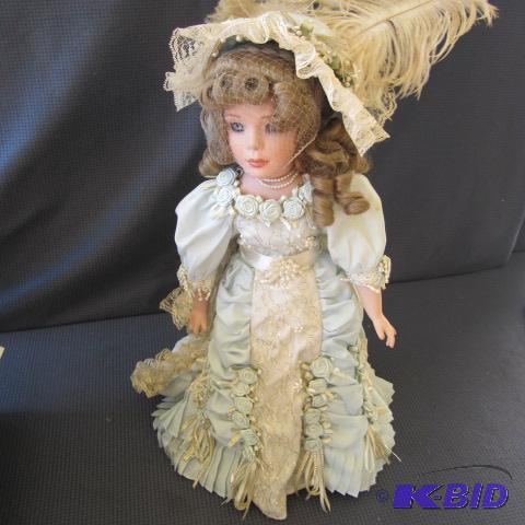lot 127 image: Queens Court Doll