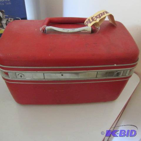 lot 148 image: Samsonite Train Case