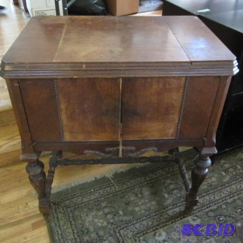 lot 151 image: White Sewing Machine