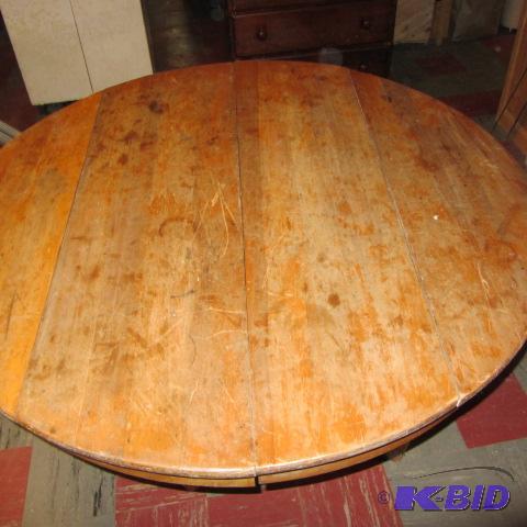 lot 152 image: Antique Dine Table