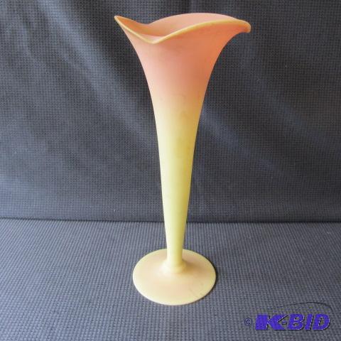 lot 19 image: Peach Blow Vase